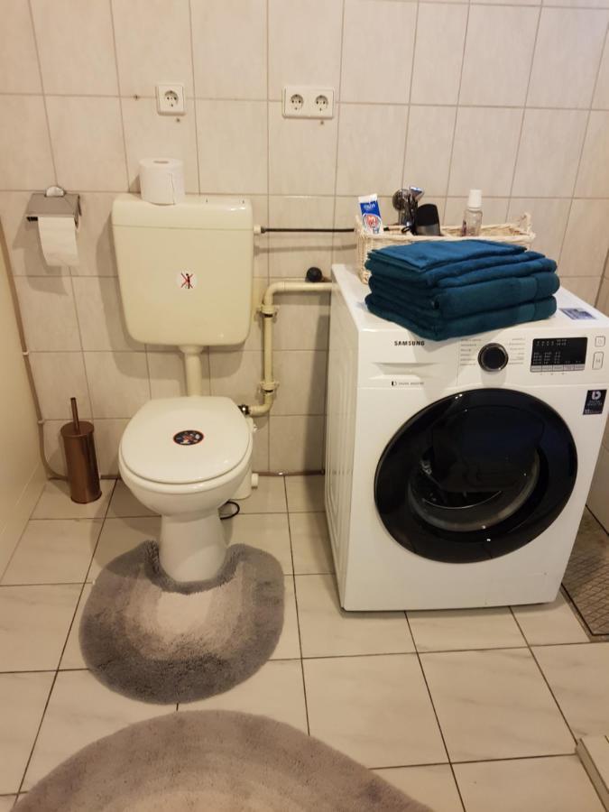 4 Sterne Souterrain Apartment Alt-Mariendorf Берлин Экстерьер фото