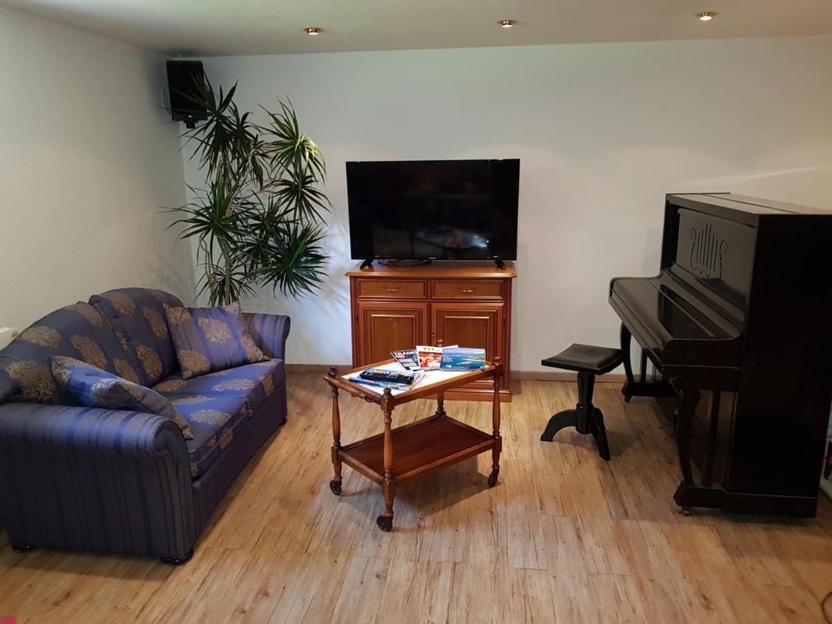 4 Sterne Souterrain Apartment Alt-Mariendorf Берлин Экстерьер фото